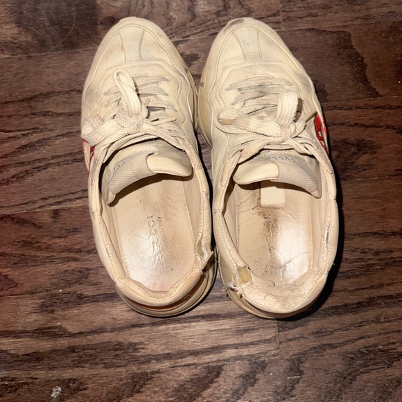 Gucci Beige Sneakers with Red Lip Graphic - Picture 4 of 4